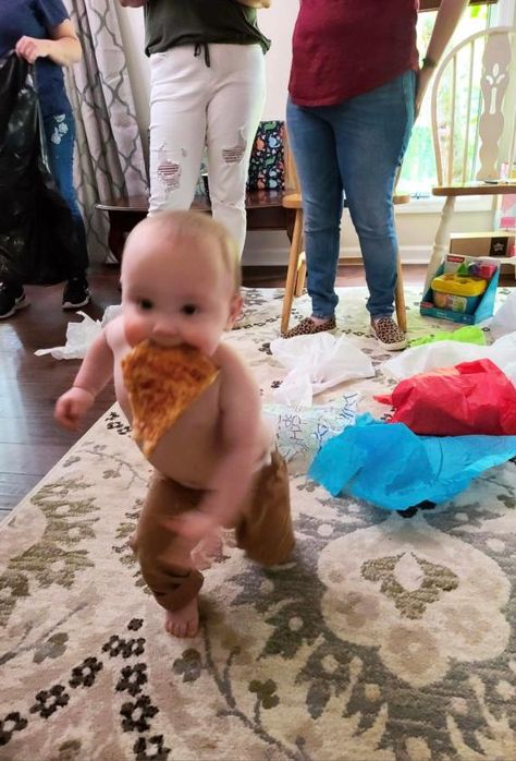 #humor #humour #pizza #baby - a kid with a bright future from Bill Y "the Legendary Legend" Ledden Kids Stealing, Awkward Family Photos, 5 Kids, Mom Help, Parenting Humor, Family Life, Funny Moments, Funny Pictures, Funny Memes