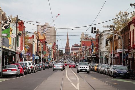 Melbourne, Austrália -Brunswick Street, Fitzroy, Melbourne Check. Melbourne Fitzroy, Melbourne Life, Fitzroy Melbourne, Brunswick Street, Bubble Vase, Smartphone Photography, Concept Board, Travel Design, New City