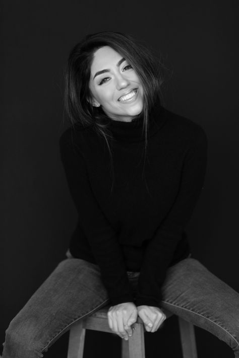 Black Turtleneck Portrait, Creative Black And White Portraits, Black And White Head Shots Photography, Black Background Portrait Photography, Indoor Self Portrait Photography, Headshots Outside, Black Background Photoshoot, Indoor Portrait Photography, Black And White Headshots