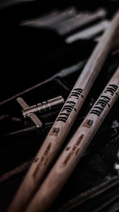 Drum Set Aesthetic Wallpaper, Drums Aesthetic Wallpaper, Drummer Wallpaper, Instrument Wallpaper, Drummer Aesthetics, Drum Wallpaper, Drums Aesthetic, Drummer Art, Drums Wallpaper