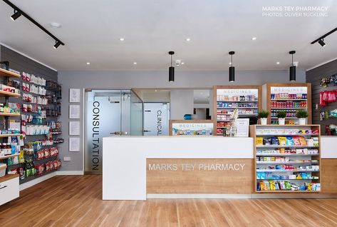 Counter Pharmacy Design, Pharmacy Design Interior Modern, Pharmacy Store Design Interiors, Store Counter Design, Pharmacy Counter, Shop Counter Design, Pharmacy Decor, Healthcare Interior Design, Store Shelves Design