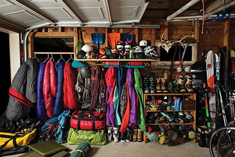 Backpacking Gear Storage, Gear Room Ideas, Gear Room Organization, Outdoor Gear Organization, Outdoor Gear Storage, Camping Gear Storage, Adventure Room, Camping Gear Checklist, 1000 Lifehacks