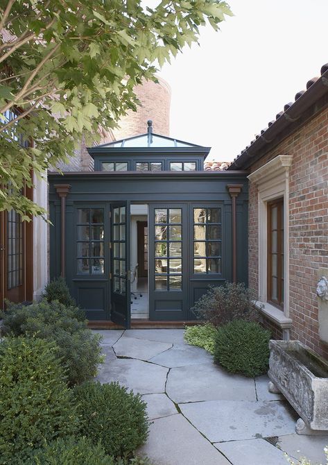 Lincoln Park Venetian – BGD&C Homes Breezeway Courtyard, Breezeway Entry, Breezeway Ideas, Orangery Extension, Modern Georgian, Exterior Details, Courtyard House, House Extensions, Parsnips