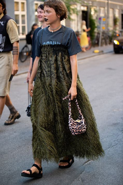 20 Summer Outfit Ideas To Steal From Copenhagen’s Coolest #refinery29 https://www.refinery29.com/en-us/2020/08/9964296/copenhagen-fashion-week-street-style-spring-summer-2021#slide-6 Chic Oversized Maxi Dress, Mesh Dress Street Style, Crochet Dress Street Style, Lace Dress Street Style, La Street Style Summer, Maxi Skirt Street Style 2022, Fashion Week Outfit Ideas, Cool Street Style, Summer Street Style