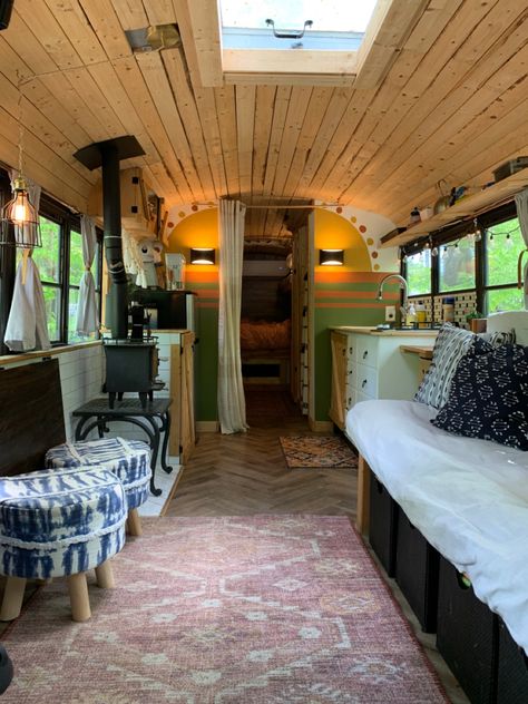 Skoolie Ideas Buses, Skoolie Nursery, Skoolie Bedroom Ideas, Skoolie Exterior Paint Ideas, School Bus Living, Schoolie Conversion, Skoolie Interior, Skoolie Conversion, School Bus Tiny House