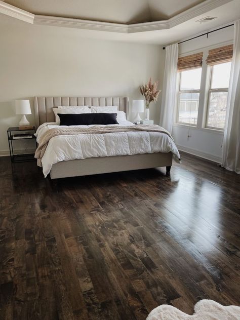 Wooden Flooring Bedroom Ideas, Dark Floors Light Walls Bedroom, Master Bedrooms Floors, Bedroom Ideas For Dark Floors, Dark Brown Hardwood Floors Bedroom, Bedroom Decor Wooden Floor, Room Inspo Wood Floor, Bedroom With Dark Hardwood Floors, Dark Brown Flooring Bedroom