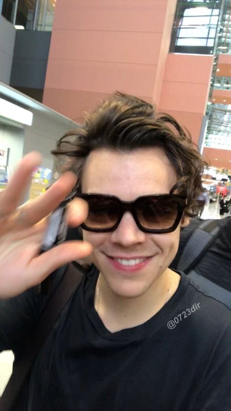 هاري ستايلز, Husband Appreciation, Gambar One Direction, Harry Styles Smile, Harry Styles Cute, Harry Styles Wallpaper, Harry Styles Pictures, Harry Styles Photos, Mr Style