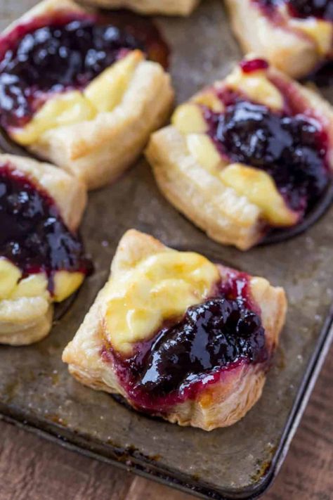 Blueberry Vanilla Goat Cheese Pastry Bites with just five ingredients are the easiest appetizers you'll serve your guests. Prep ahead of time for parties. Blueberry Vanilla Goat Cheese, Easiest Appetizers, Blueberry Goat Cheese, Pastry Bites, Goat Cheese Appetizer, Cheese Pastry, Homemade Bread Recipes Easy, Goat Cheese Recipes, Homemade Bread Easy