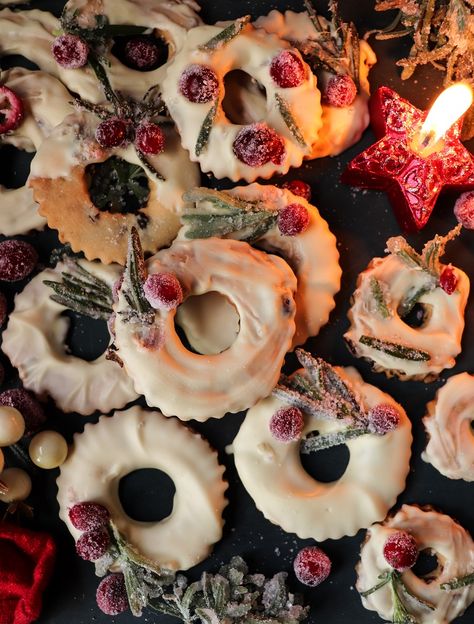 Dried Cranberry Shortbread Cookies, Rosemary Shortbread Cookies, Rosemary Shortbread, Christmas Wreath Cookies, Pecan Shortbread Cookies, Shortbread Cookies Christmas, Chocolate Cocktails, Wreath Cookies, Sugared Cranberries