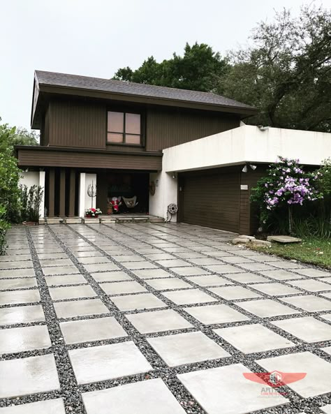 Tiled Driveway Ideas, Driveway Slabs Ideas, Diy Paver Driveway, Easy Driveway Ideas, Car Driveway Ideas, Gravel And Paver Driveway, Carporch Tiles Design, Driveway Pavers Paving Ideas, Inexpensive Driveway Ideas