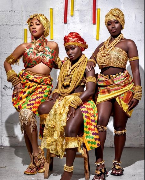 Ghana Culture, Costume Africain, Traditional African Clothing, African Royalty, Afrikaanse Kunst, Nigerian Styles, African People, African Inspired Fashion, African Queen