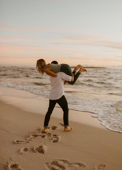 Couple Sessions, Gulf Shores Alabama, Couples Poses, Seasons Of Life, Gulf Shores, Year 2, Wedding Elopement, Travel Wedding, Shoot Ideas