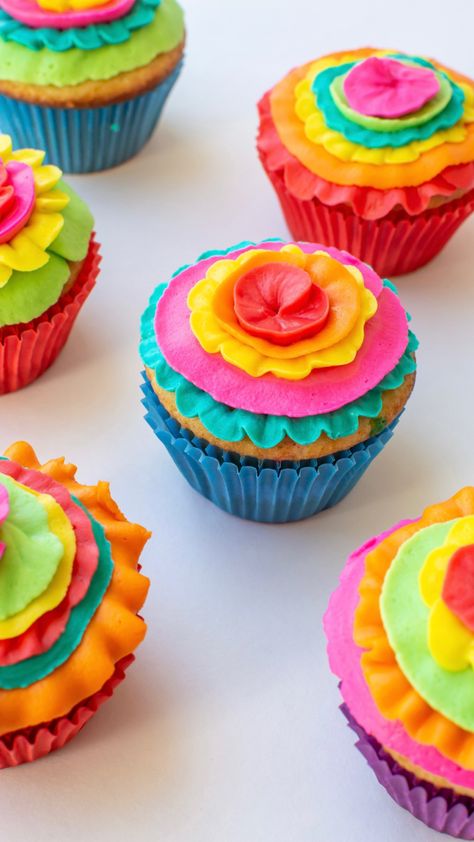 Mexican Fiesta Cupcake Ideas, Mexican Flower Cupcakes, Cinco De Mayo Cupcakes Ideas, Fiesta Party Cupcakes, Girly Fiesta Theme Party, Mexican Theme Graduation Cake, Mexican Party Cupcakes, Fiesta Theme Party Cupcakes, Mexican Style Cupcakes