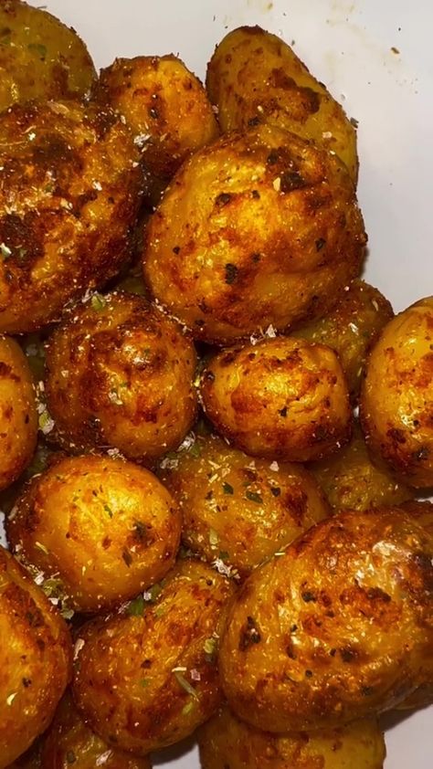 Air Fryer Potato, Harvest Farm, New Potatoes, Breakfast Potatoes, New Potato, Potato Recipe, Crispy Potatoes, Air Fryer Recipes Easy, Air Frying