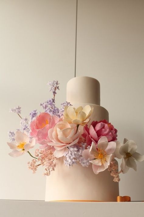 Peonies & Lilacs Wedding Cake Wedding Cakes Lilac, Luxury Wedding Cake Design, Hand Painted Wedding Cake, Peony Cake, Elegant Cake Design, Wedding Cake Design, Bright Wedding Flowers, Wafer Paper Flowers, Dream Wedding Cake