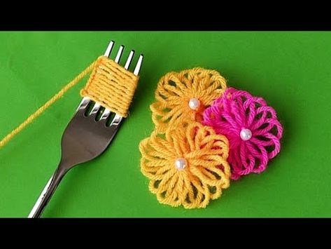 Twine Flowers, Easy Yarn Crafts, Woolen Flower, Buat Pita, Yarn Flowers, Diy Yarn Crafts, Crocheted Flowers, Basket Pattern, Hand Embroidery Videos