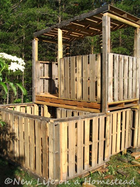 Pallet Fort Paintball Course, Pallet Fort, Outdoor Forts, Backyard Fort, Pallet Playhouse, Play Fort, Paintball Field, Kids Forts, Pallet House