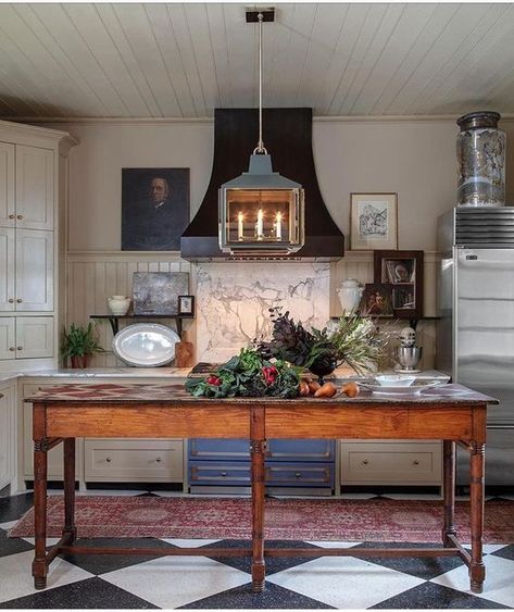 Classic Timeless Kitchen, Antique Work Table, Dish Room, European Farmhouse Kitchen, Fancy Kitchens, Charming Kitchen, Timeless Kitchen, Gathering Room, Decor Shabby Chic