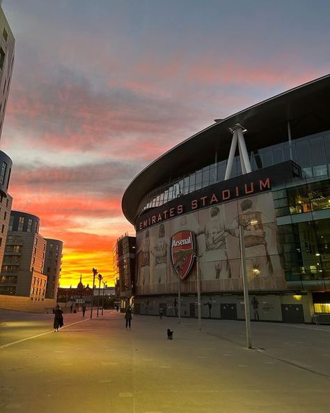 Wenger’s House 🏡 on Instagram: "The House looks mighty fine in the sunset 😮‍💨" Arsenal Stadium Aesthetic, Arsenal Astetic, Emirates Stadium Aesthetic, Arsenal Aesthetic Wallpaper, Arsenal Wallpapers 4k, Arsenal Aesthetic, Arsenal Poster, Arsenal Wallpaper, Levi King