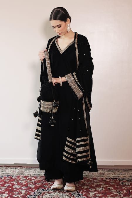 Buy Black Silk Velvet Embroidery Pipe V Neck Sleeve Kurta Palazzo Set For Women by Shrutkirti Online at Aza Fashions. Velvet Suit Design, Black Velvet Suit, V Neck Kurta, Kurta Set With Dupatta, Indian Dress Up, Velvet Kurta, Kurta Palazzo Set, Velvet Embroidery, Trendy Suits