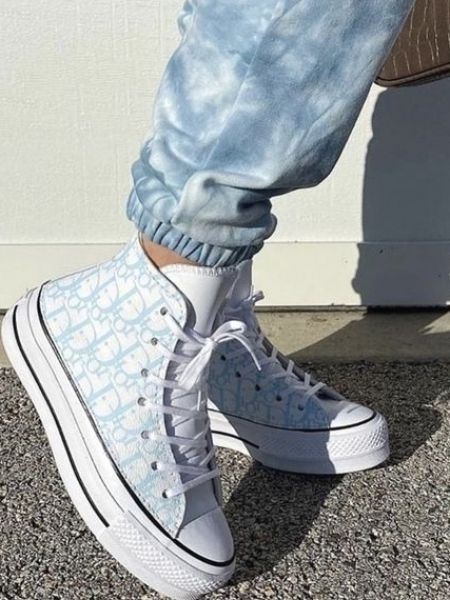 pinterest ☆ @jocelynkchan #shoes #sneakers Sepatu Air Jordan, Doc Marten Boot, Brandy Melville Jeans, Doc Martens Outfit, Retro Trainers, Kim K Style, Dr Shoes, Jessie James, Kardashian Kollection