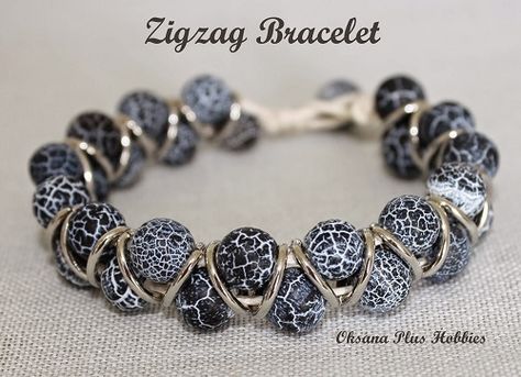 Zig Zag Jump Ring Beaded Bracelet Tutorial Jump Ring Bracelet, Free Jewellery Making Tutorials, Beautiful Beaded Bracelet, Hello Ladies, Beaded Bracelets Tutorial, Button Bracelet, Beaded Bracelet Patterns, Jewelry Making Tutorials, Wire Bracelet