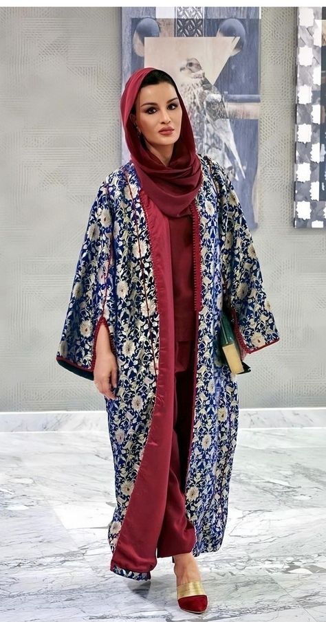 Sheikhs Mozah, Qatar Abaya, Coat Style Abaya, Winter Kaftan, Sheikha Mozah, Stylish Winter Coats, Moroccan Clothing, Color Blocking Outfits, Afghan Clothes