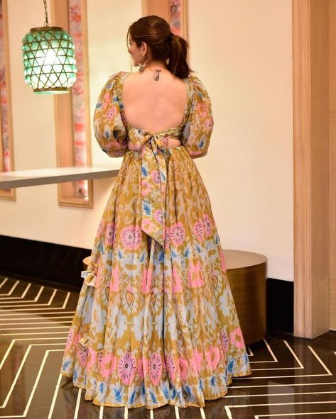 Gown Back Neck Design Western, Gown Front Neck Design, Anarkali Back Neck Designs, Backless Kurta, Organza Frocks, Elegant Lehenga, Stylish Kurtis Design, Trendy Outfits Indian, Lehenga Fabric