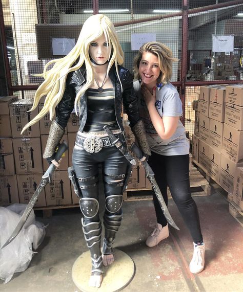 Image may contain: 3 people, people standing Sarah Maas, Sara J Maas, Glass Castle, Aelin Ashryver Galathynius, Celaena Sardothien, Aelin Galathynius, Throne Of Glass Books, Crown Of Midnight, Empire Of Storms