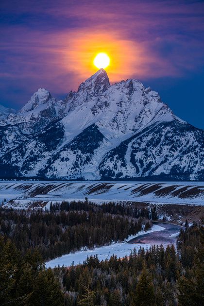 April Full Moon, Moon Setting, The Snake, Wyoming, Full Moon, Utah, Moon, Natural Landmarks, Photography