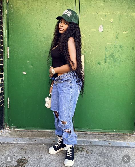 Skims Outfit Ideas, Curly Hair With Hat, Hair With Hat, Skims Outfit, Winter Tote, Spring Love, Big Curly Hair, Outfit Streetwear, Black Curly