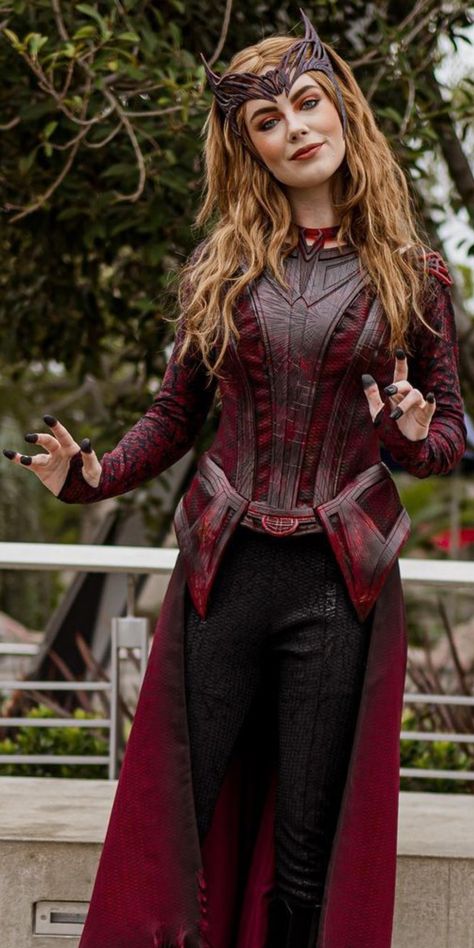 Wanda Maximoff Cosplay, Scarlet Witch Cosplay, Cosplay Inspo, Elizabeth Olsen Scarlet Witch, Wanda Maximoff, Elizabeth Olsen, Scarlet Witch, Scarlet, Witch