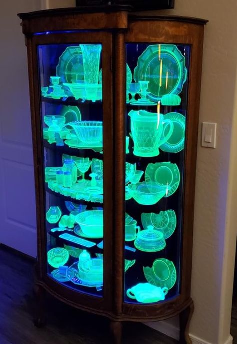 Uranium Glass Collection, Uranium Glass Vintage Display, How To Display Glassware, Uranium Glass Display Ideas, Vaseline Glass Display, Uranium Glass Display Cabinet, Vaseline Glass Antiques, Uranium Aesthetic, Carnival Glass Display Ideas