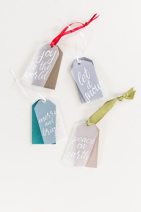 Make pretty layered gift tags using the Cricut Explore or Cricut Maker. These tags look beautiful for gift wrapping your Christmas presents. cricut for beginners || cricut projects || cricut ideas #cricutmade #cricutexplore Christmas Gift Tag Ideas Cricut, Cricut Present Tags, Gift Tag Design Ideas, Circuit Gift Tags, How To Make Gift Tags With Cricut, Cricut Gift Tag Ideas, Acrylic Gift Tag Ideas, Present Tags Diy, Diy Christmas Tags Cricut