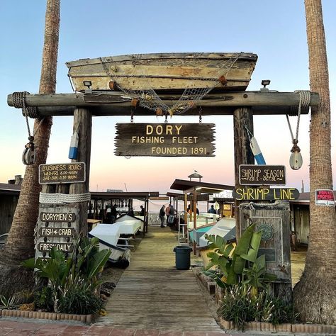 Newport Beach, CA on Instagram: “Dory Fishing Fleet, Fish Market at the base of the Newport Pier! 🐟 From Andy Bowden @bowden.andy #doryfishingfleet #lifesabeach…” Creek Ideas, Newport Beach Pier, Dory Fish, Bait Shop, Cash Counter, Pirates Cove, Fishing Pier, Fishing Shop, Restaurant Ideas