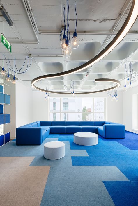 Office Inspiration Workspaces, Group Office, Commercial Office Design, Commercial And Office Architecture, Office Design Inspiration, Corporate Office Design, Office Lobby, Blue Office, Office Carpet