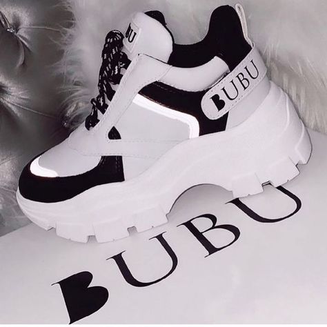 Girls Shoes Teenage, Casual Shoes Women Sneakers, Kasut Wanita, Trendy Shoes Sneakers, Nike Shoes Girls, Fashion Shoes Heels, Pretty Shoes Sneakers, Cute Shoes Heels, Kawaii Shoes