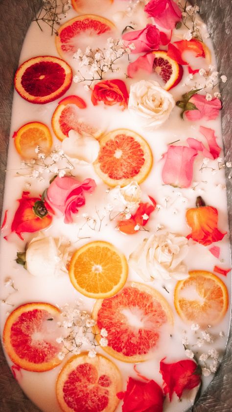 Milk Bath Flowers, Milk Bath Aesthetic, Milk Bath Photoshoot, Milk Bath With Flowers, Diy Fruit Bath Photography, Flower Milk Bath, Flower Bath Photoshoot, Bath Flowers Photography, Summer Milk Bath