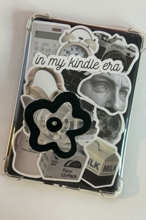 Black and white stickers on a clear kindle case. Decorating Kindle Case, Kindle Clear Case Aesthetic, Kindle Aesthetic Case Sticker, Kindle Case Aesthetic, Kindle Aesthetic Case, Reading Kindle, Kindle Aesthetic, Kindle Stickers, Bookstagram Inspiration