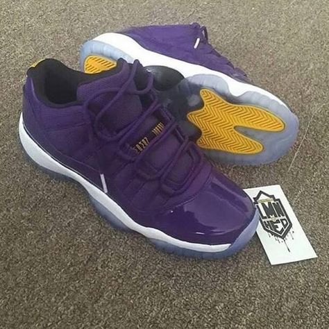 Yassss! Zapatillas Nike Jordan, Lakers Colors, Jordan Swag, Adidas Shoes Outlet, Jordan Shoes Girls, Michael Smith, Shoes Sneakers Jordans, Fresh Shoes, Hype Shoes