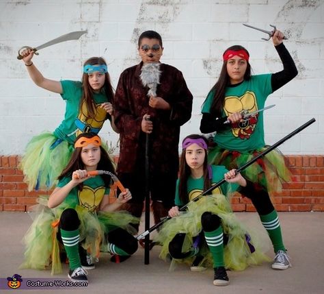 Courtney: My son Devyn and his friends Sydnee, Jadan, Macie, and Destiny all dressed up as the Ninja Turtles and Master Splinter. All of us moms got together and made their... Diy Master Splinter Costume, Splinter Halloween Costume, Ninja Turtle Group Costume, Tmnt Family Costume, Splinter Costume Diy, Ninja Turtles Family Costumes, Family Ninja Turtle Costume, Ninja Turtle Family Costume, Master Splinter Costume