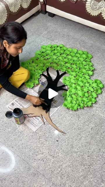 Tree From Paper Craft Ideas, Tree Art And Craft For Preschool, Diy Tree Art, All About Trees Preschool, How To Make A Paper Tree, Tree Diy Crafts, How To Make Trees Out Of Paper, How To Make A Tree Out Of Paper, Pre Kg Activities