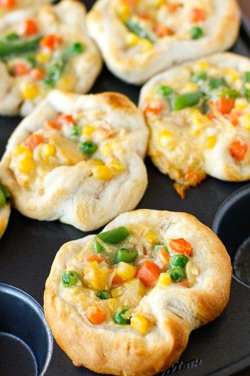 Mini Chicken Pot Pies -- packed with loads of mixed veggies and diced chicken, these 4-ingredient mini chicken pot pies are a fantastically quick and easy weeknight meal! I love baking them in individual ramekins for easy serving. | easy chicken pot pies | chicken pot pies recipe | chicken pot pies with biscuits | chicken pot pies pillsbury | 30 minute meal idea | find the recipe on unsophisticook.com #chickendinner #chickenrecipes #easyrecipe #comfortfood Chicken Pot Pie Muffin Tin, Pillsbury Biscuit Chicken Pot Pie, Chicken Pot Pie Pillsbury, Muffin Chicken Pot Pie, Chicken Pot Pie Cupcakes, Chicken Receipts, Biscuit Pot Pie, Pot Pie Recipe Easy, Biscuit Chicken Pot Pie