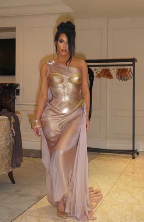 White Corset Dress, Kim Kardashian Dresses, Kim Kardashian Outfits, Robert Kardashian, Kardashian Outfit, Gold Gown, French Fashion Designers, Pink Gowns, Teen Choice Awards