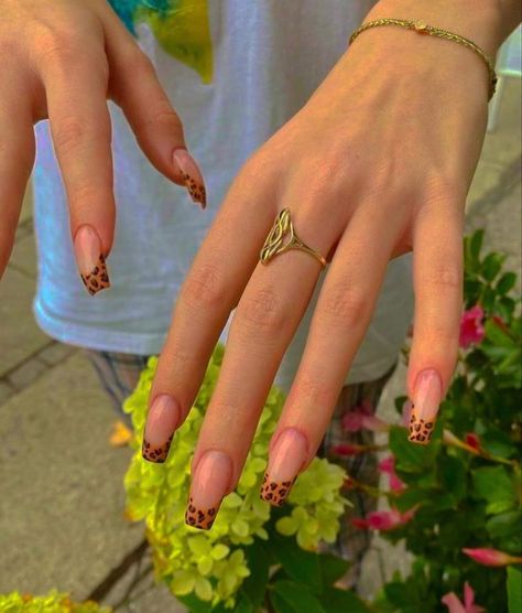 Cleangirl Makeup, Pretty Preppy, Animal Print Nails Art, Aesthetic Ocean, Retro Nails, Gold Glitter Nails, Sunset Beautiful, Leopard Print Nails, Vintage Nails