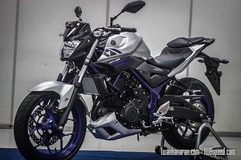 Yamaha MT25 Naked Bike Revealed http://www.carblogindia.com/yamaha-mt25-naked-bike-photos-price-details/ Yamaha Mt25, Indian Bike, Bike Photos, Trike Bicycle, Motorcycle Photography, Bike News, Bike Photo, Sepeda Motor, Picture Collection