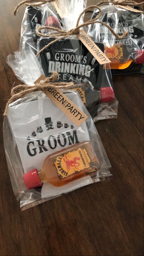 Bachelor Party Snack Ideas, Man Bachelor Party Ideas, Bachelor Party Food Ideas Guys, Group Birthday Trip Ideas, Hunting Bachelor Party, Mens Bachelor Party Decorations, Men’s Bachelor Party Gifts, Bachelor Trip Decor, Men’s Bachelor Party Ideas