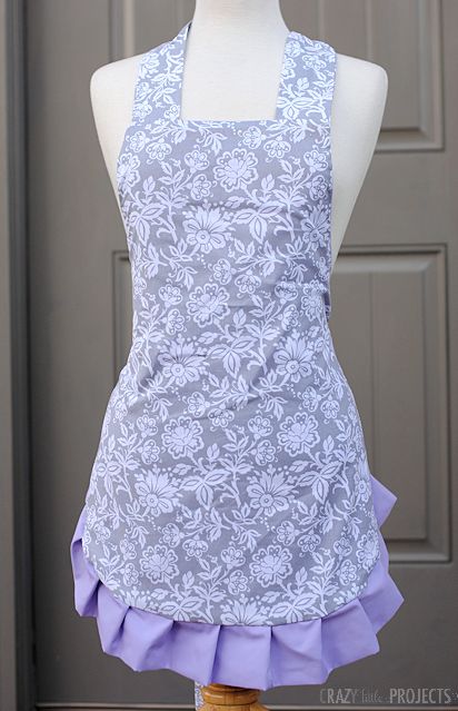 I love baking and I love sewing, so some of my very favorite things to sew are aprons. I have several apron patterns that I love, but this is the one that I make most often. It's a cute, ruffled, f... Diy Apron Pattern, Easy Apron, Ruffled Apron, Flirty Aprons, Apron Patterns, Apron Tutorial, Diy Apron, Apron Pattern, An Apron