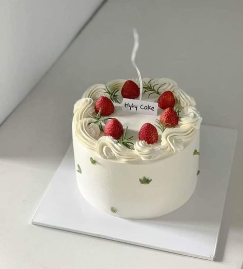 Simple Flower Birthday Cake, Cake Cafe, Simple Cake Designs, Mini Cakes Birthday, Dream Cake, Strawberry Cakes, Pretty Birthday Cakes, Cute Birthday Cakes, Just Cakes