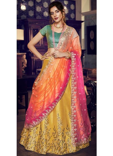 Lehenga Color Combos, Simple Lehenga Choli, Orang India, Indian Wedding Lehenga, Pengantin India, Simple Lehenga, Indian Lehenga Choli, Yellow Lehenga, Choli Blouse